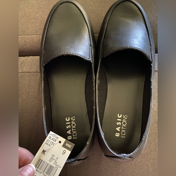 Basic Edition (Kmart) black flats - Picture 2 of 4